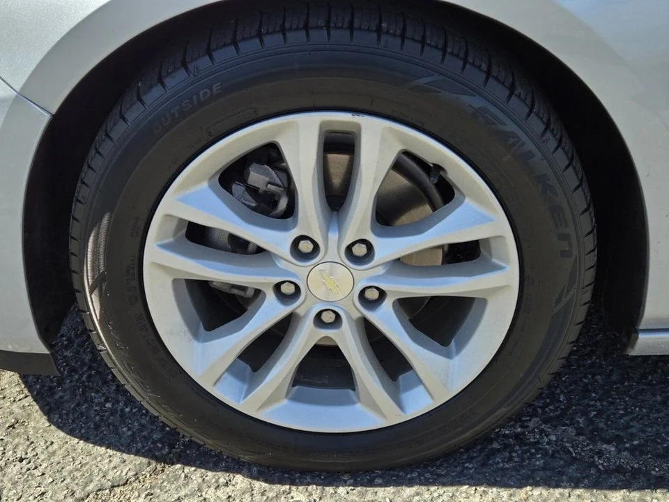 2017 Chevrolet Malibu - Image 5 of 12