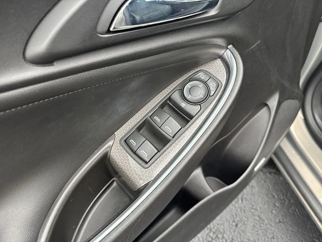 2017 Chevrolet Malibu - Image 11 of 12
