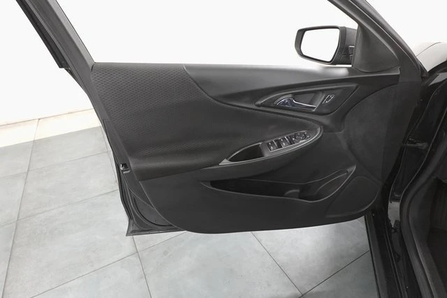 2017 Chevrolet Malibu - Image 11 of 20