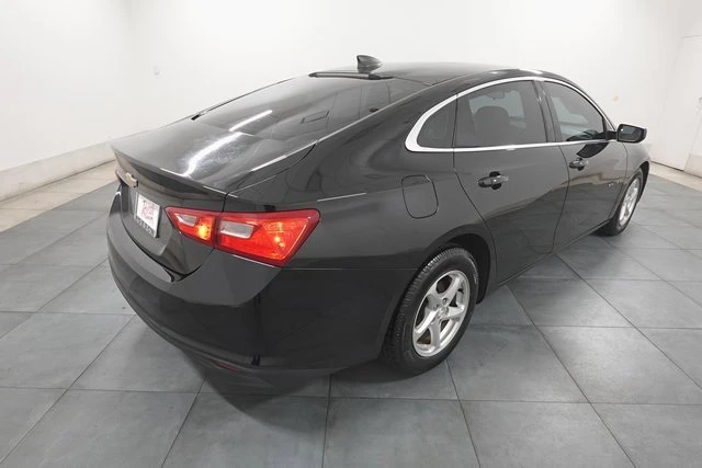 2017 Chevrolet Malibu - Image 9 of 20