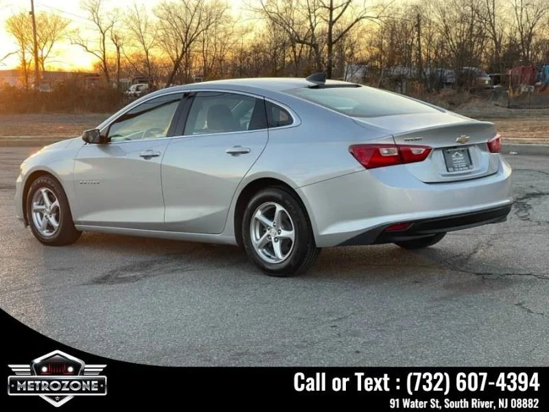 2017 Chevrolet Malibu - Image 8 of 12
