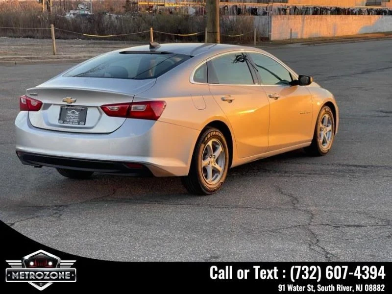 2017 Chevrolet Malibu - Image 10 of 12