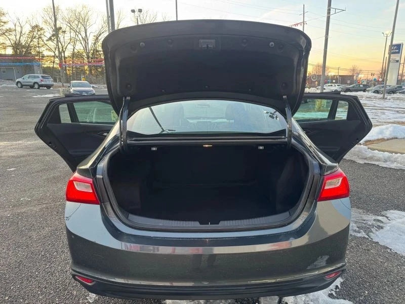 2017 Chevrolet Malibu - Image 11 of 12