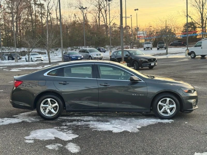2017 Chevrolet Malibu - Image 6 of 12