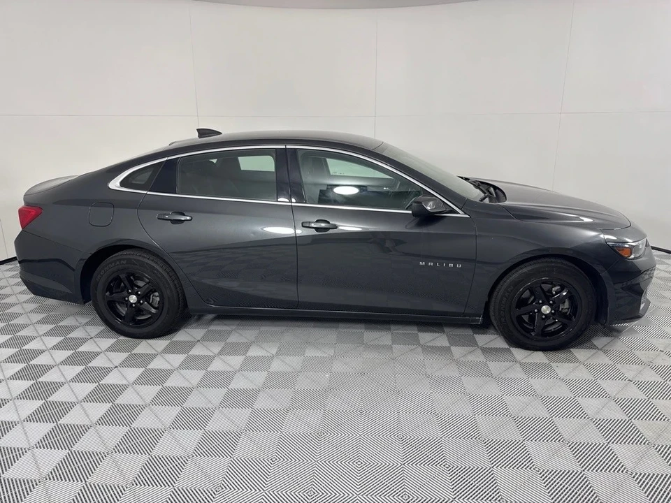 2017 Chevrolet Malibu - Image 4 of 12