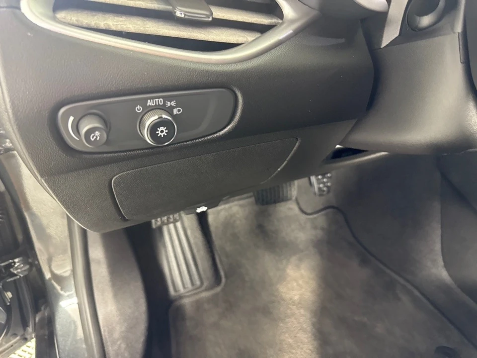 2017 Chevrolet Malibu - Image 16 of 21
