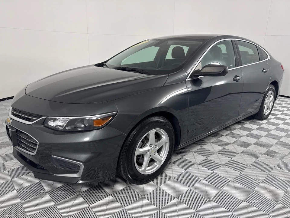 2017 Chevrolet Malibu - Image 8 of 12