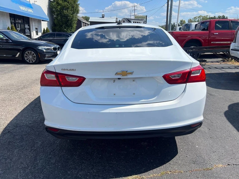 2017 Chevrolet Malibu - Image 4 of 9