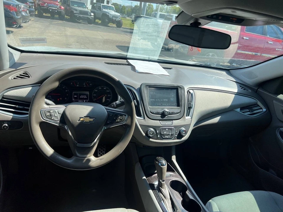 2017 Chevrolet Malibu - Image 7 of 10