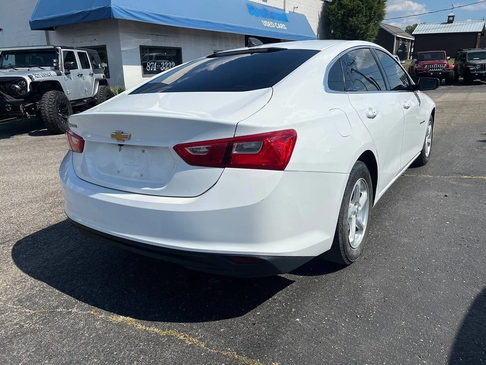 2017 Chevrolet Malibu - Image 5 of 9