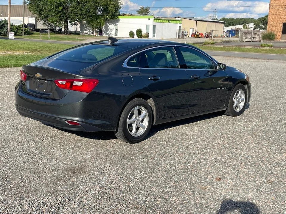 2017 Chevrolet Malibu - Image 2 of 17