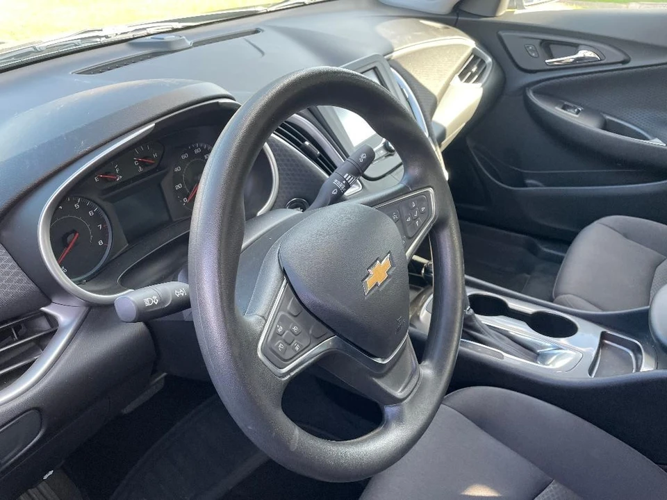 2017 Chevrolet Malibu - Image 10 of 17