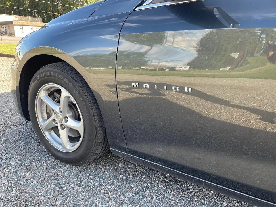 2017 Chevrolet Malibu - Image 9 of 17