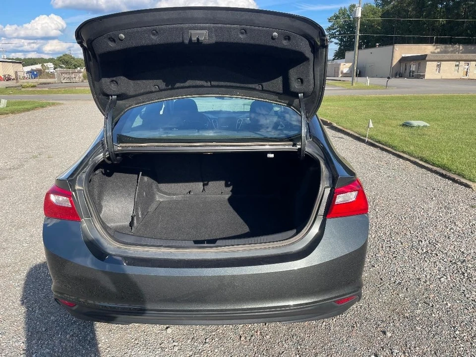 2017 Chevrolet Malibu - Image 8 of 17