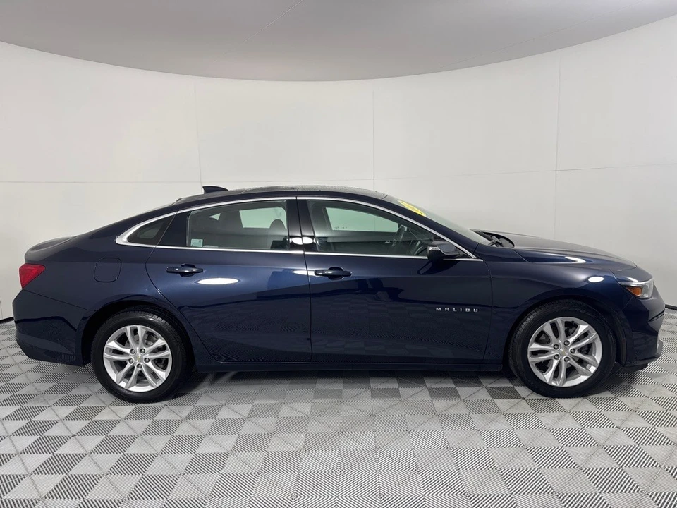 2017 Chevrolet Malibu - Image 4 of 12