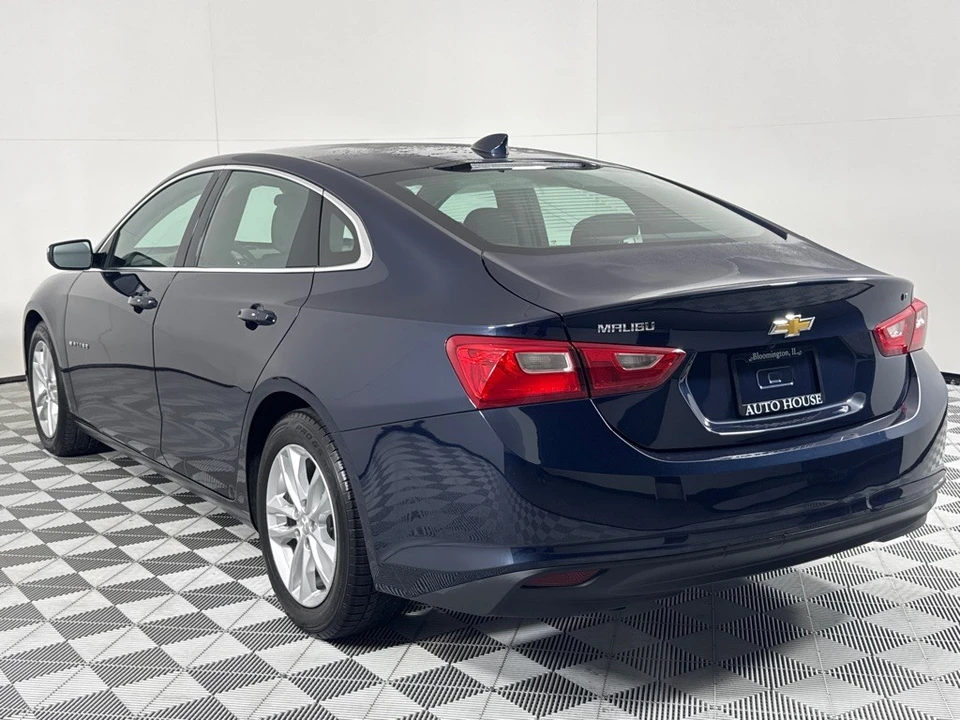 2017 Chevrolet Malibu - Image 7 of 12