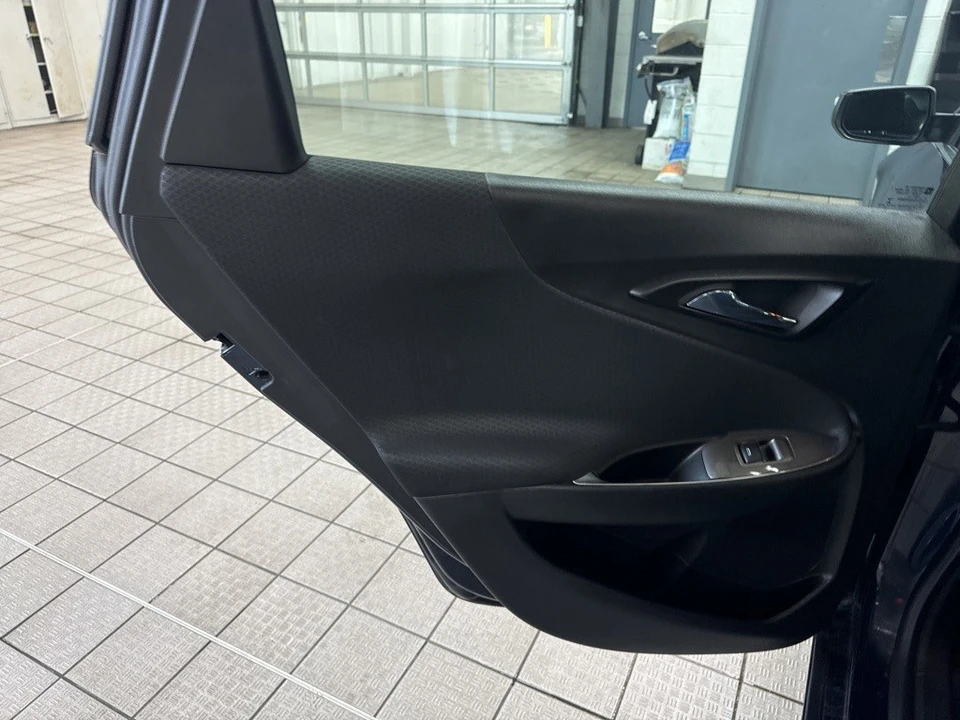 2017 Chevrolet Malibu - Image 9 of 12