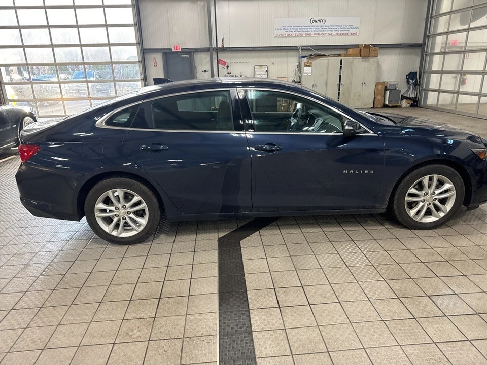 2017 Chevrolet Malibu - Image 8 of 12