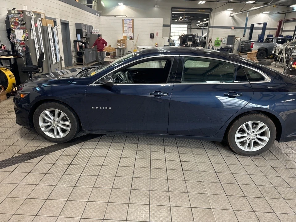 2017 Chevrolet Malibu - Image 4 of 12