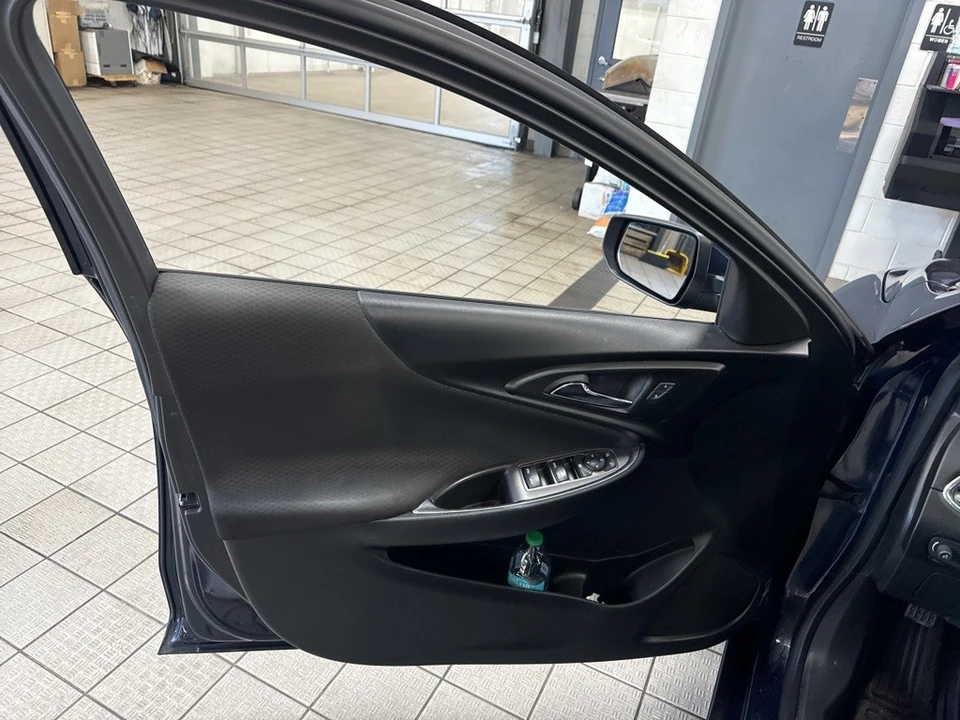 2017 Chevrolet Malibu - Image 11 of 12
