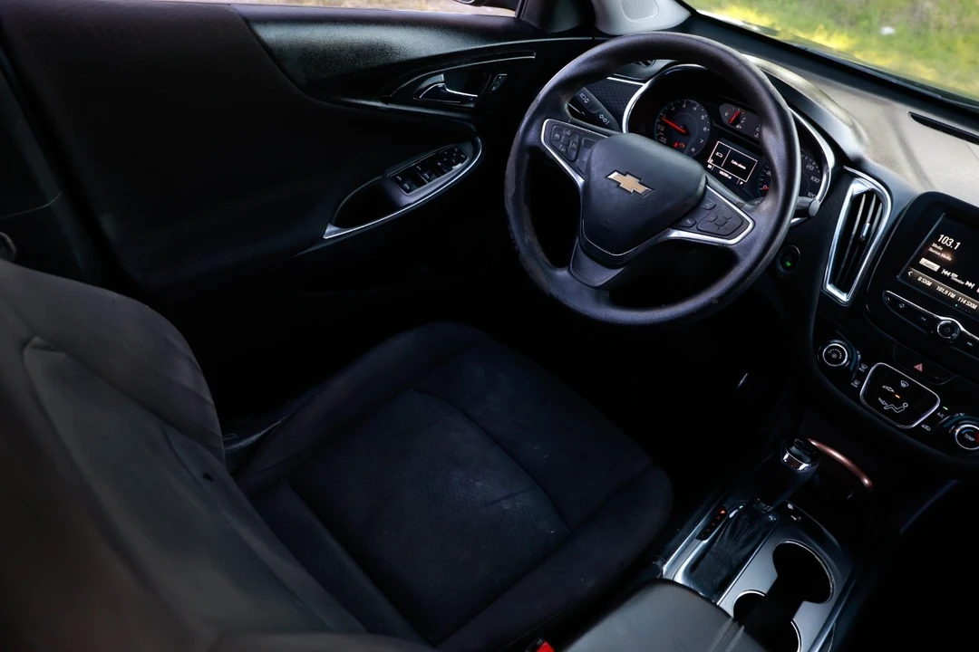 2017 Chevrolet Malibu - Image 20 of 21