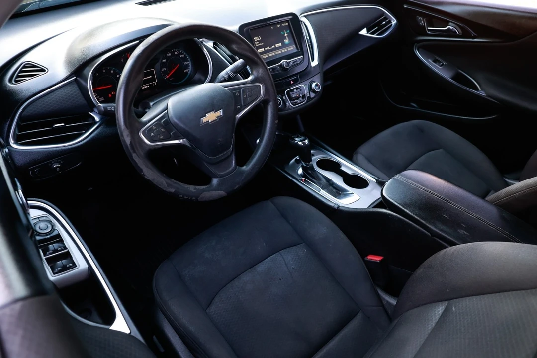 2017 Chevrolet Malibu - Image 4 of 12