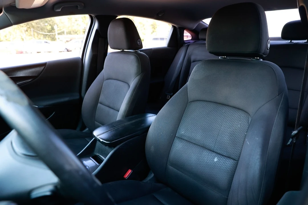 2017 Chevrolet Malibu - Image 6 of 12