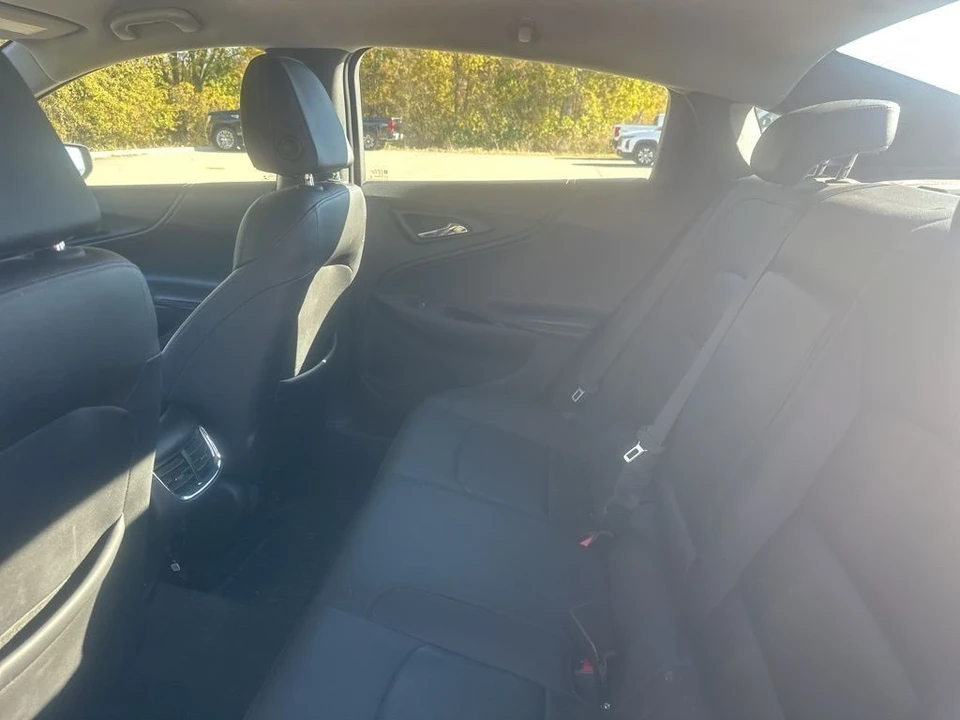 2017 Chevrolet Malibu - Image 10 of 12