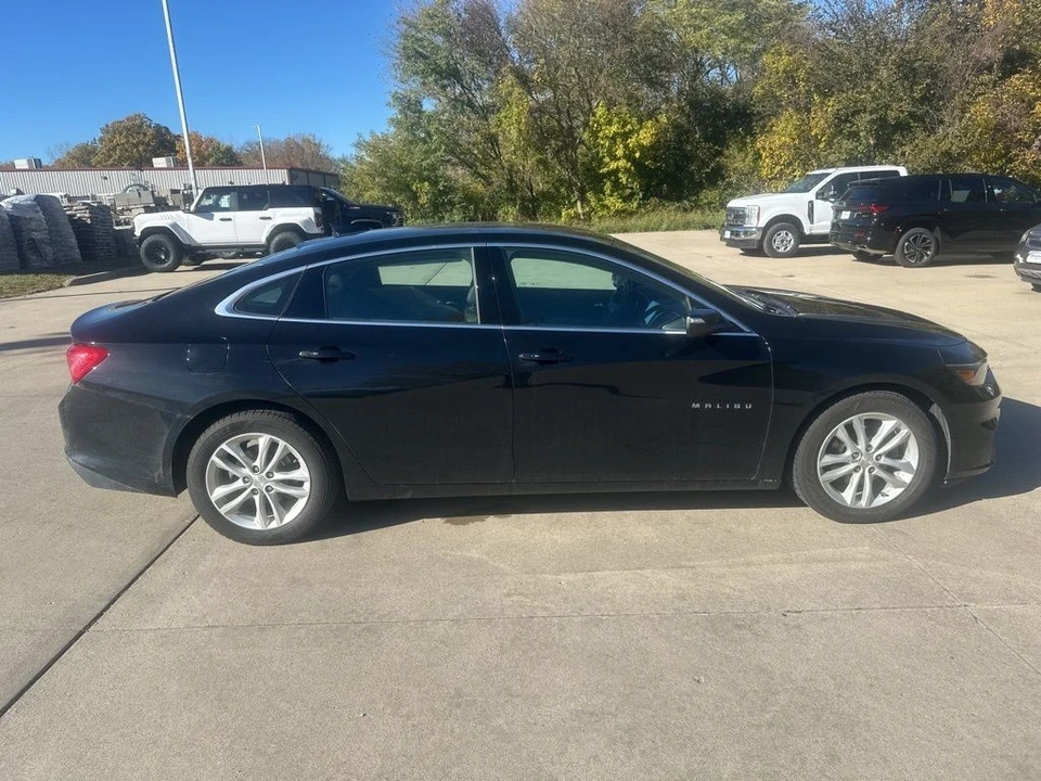 2017 Chevrolet Malibu - Image 6 of 12
