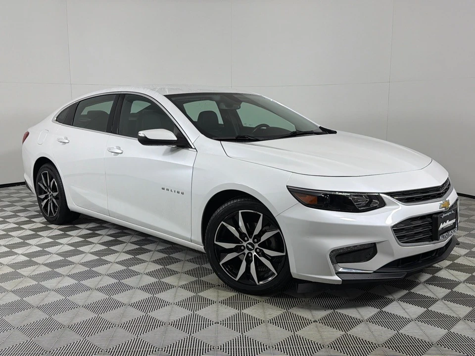 2017 Chevrolet Malibu - Image 2 of 12