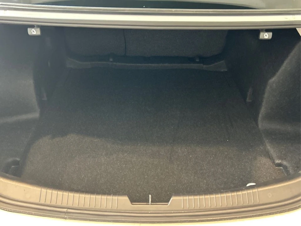2017 Chevrolet Malibu - Image 11 of 12