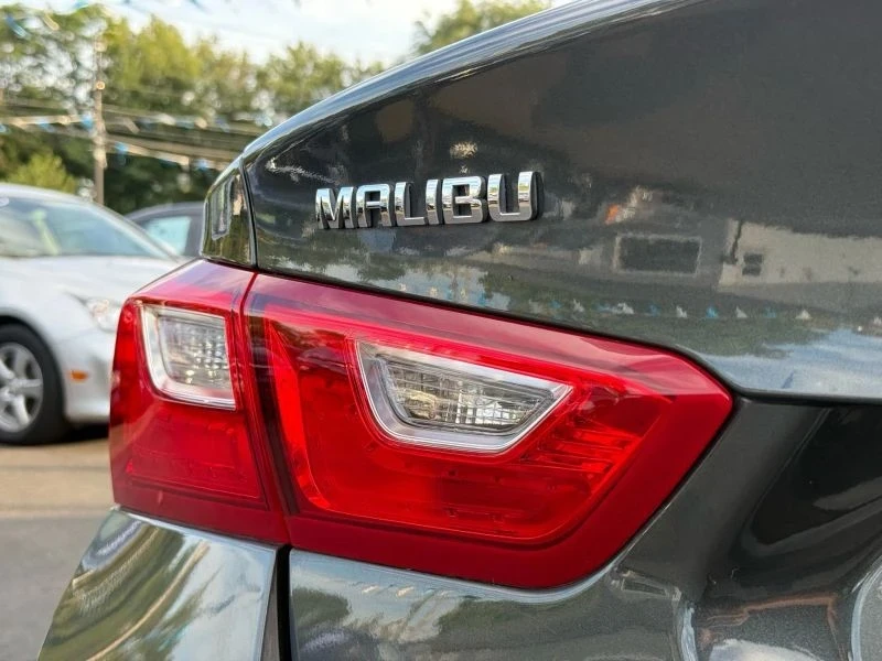 2017 Chevrolet Malibu - Image 8 of 12