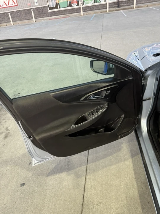 2017 Chevrolet Malibu - Image 2 of 7