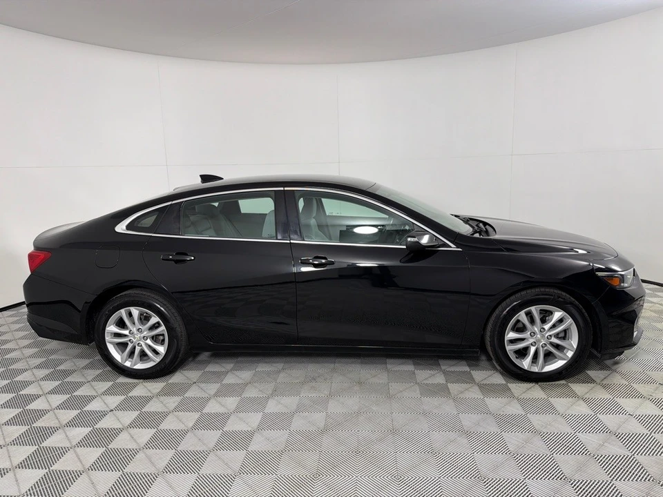 2017 Chevrolet Malibu - Image 4 of 12