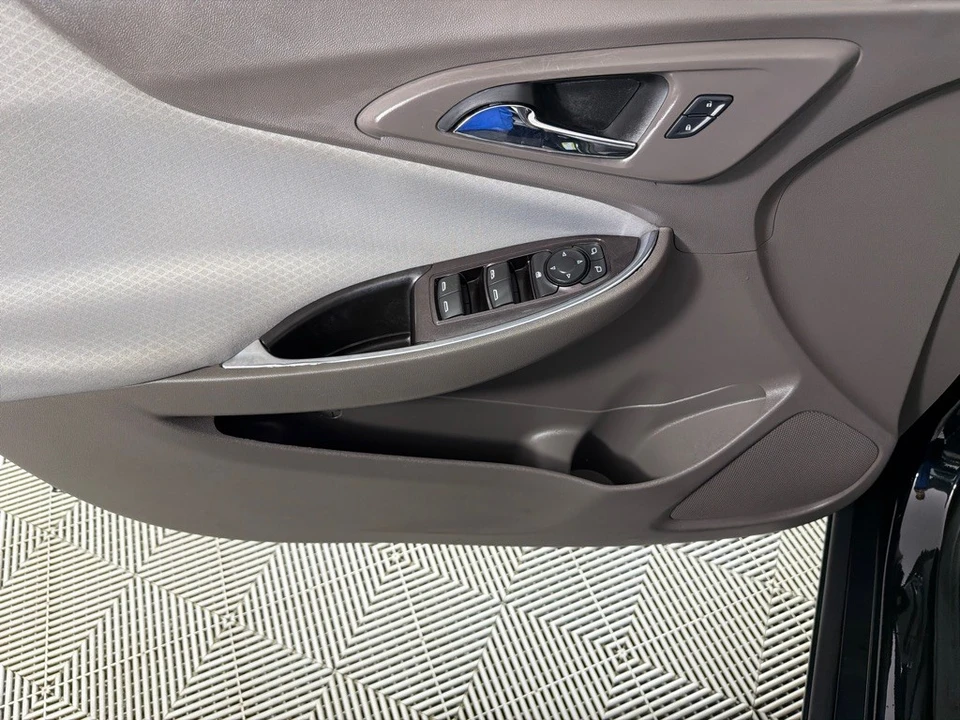 2017 Chevrolet Malibu - Image 11 of 12