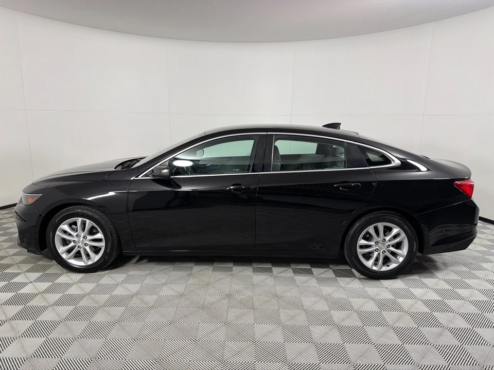 2017 Chevrolet Malibu - Image 8 of 12