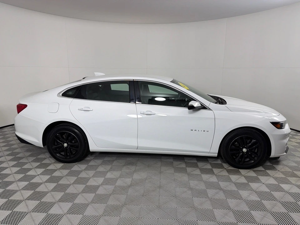 2017 Chevrolet Malibu - Image 4 of 12