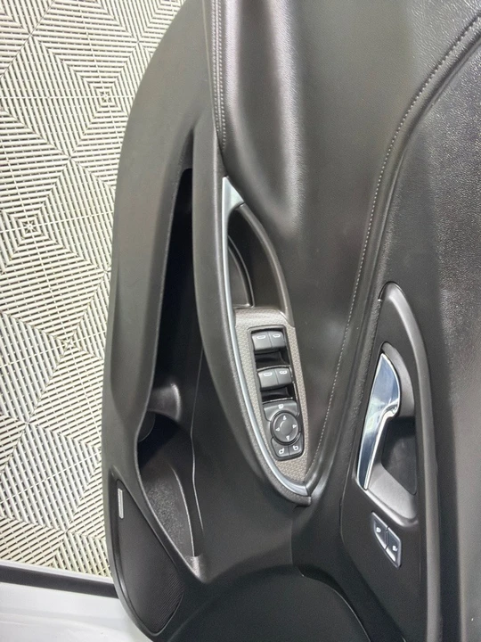 2017 Chevrolet Malibu - Image 11 of 12