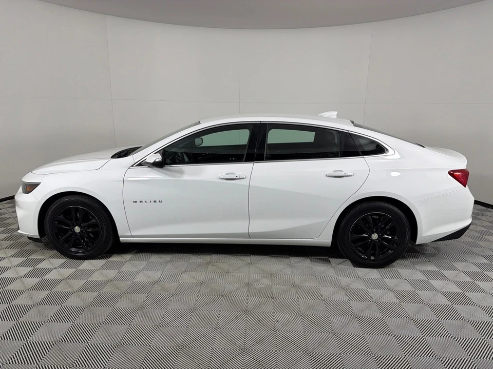 2017 Chevrolet Malibu - Image 8 of 12