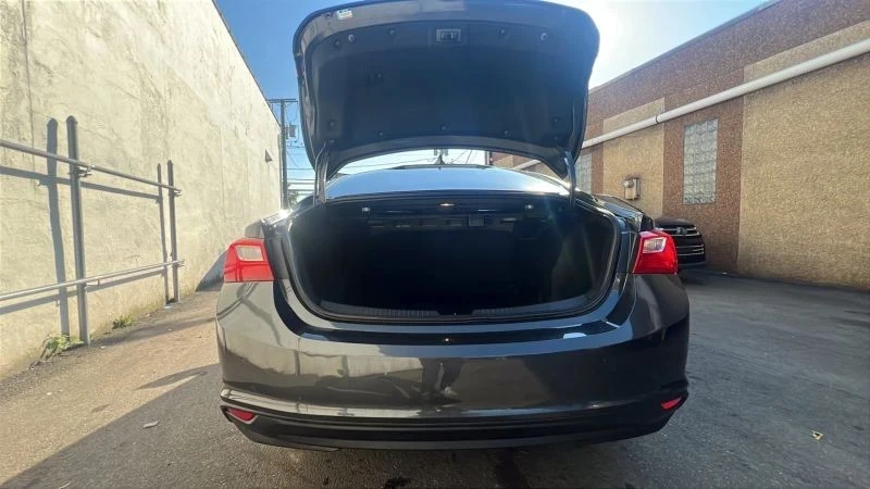 2017 Chevrolet Malibu - Image 9 of 12