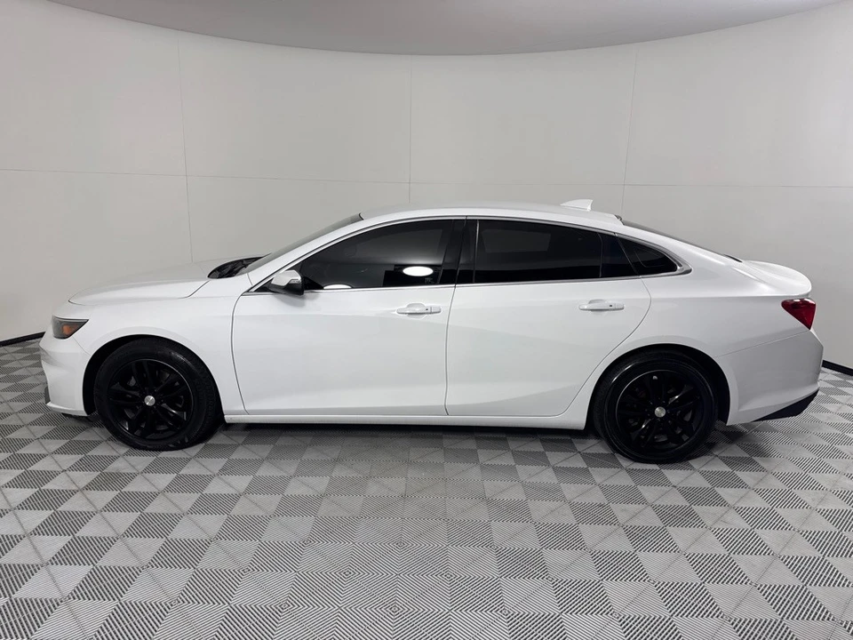 2017 Chevrolet Malibu - Image 8 of 12