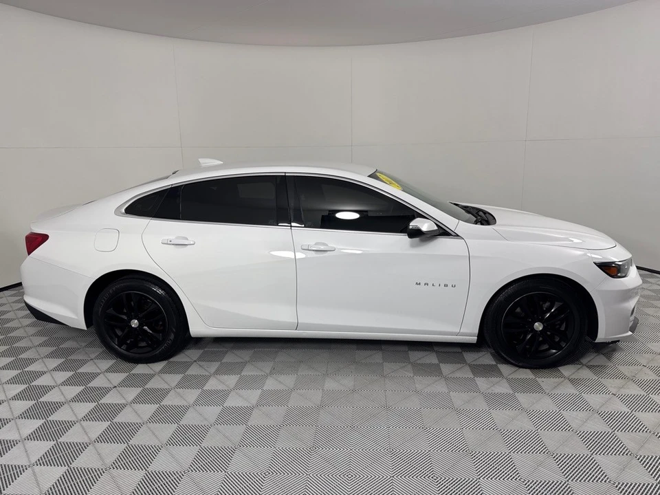 2017 Chevrolet Malibu - Image 4 of 12
