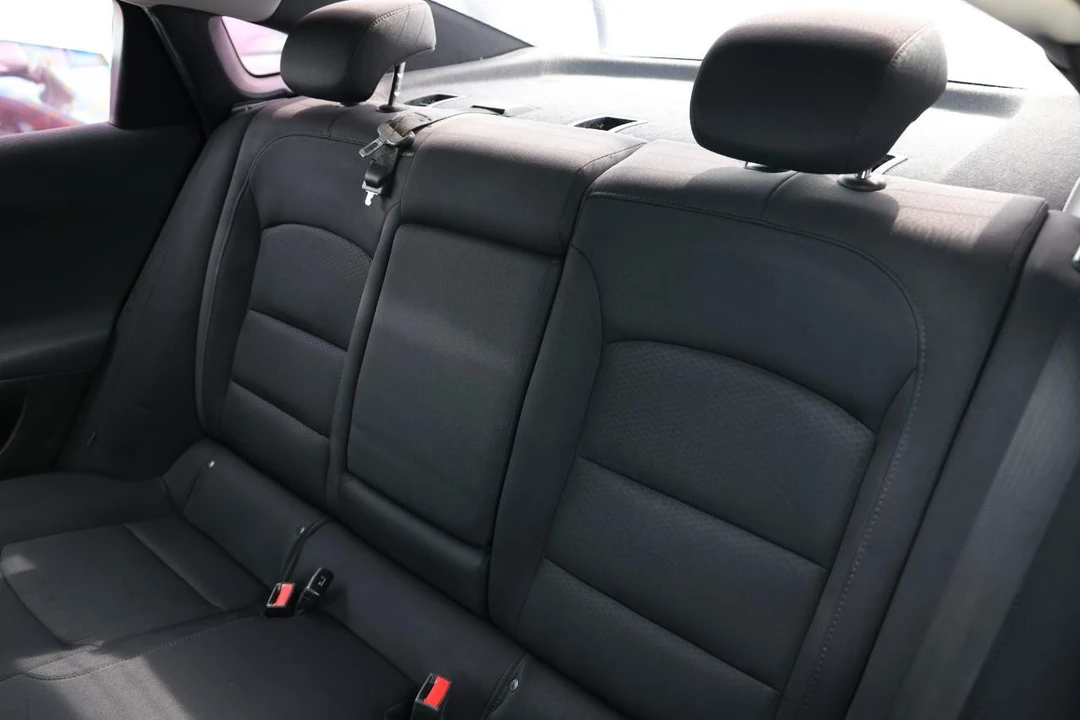 2017 Chevrolet Malibu - Image 8 of 12