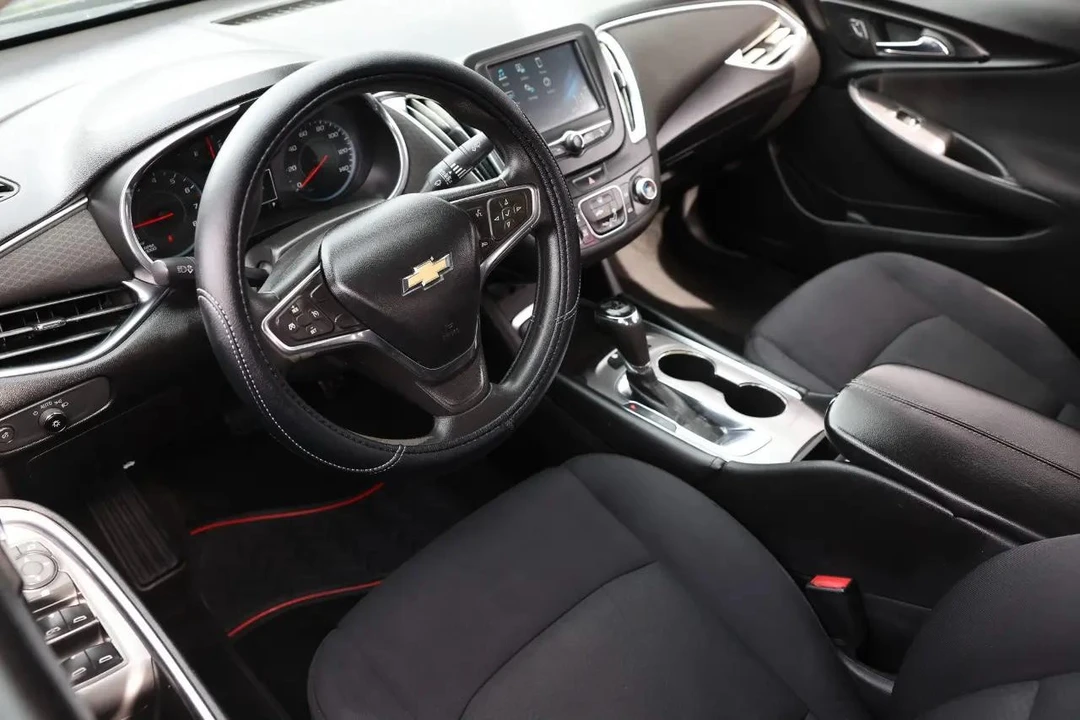 2017 Chevrolet Malibu - Image 4 of 12
