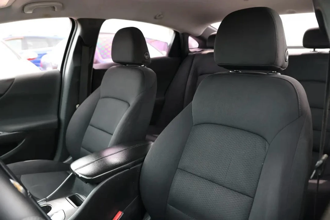2017 Chevrolet Malibu - Image 6 of 12