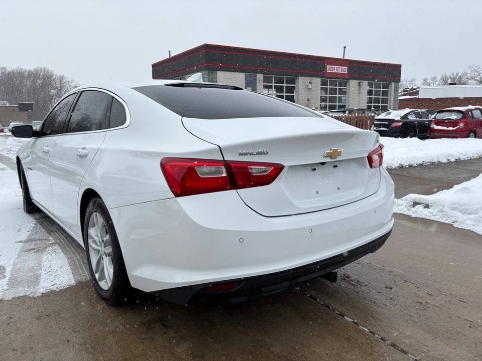 2017 Chevrolet Malibu - Image 10 of 21
