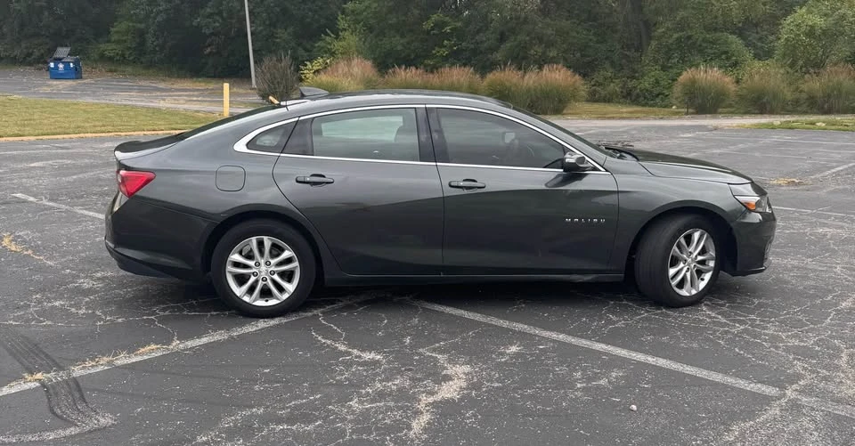 2017 Chevrolet Malibu - Image 2 of 11