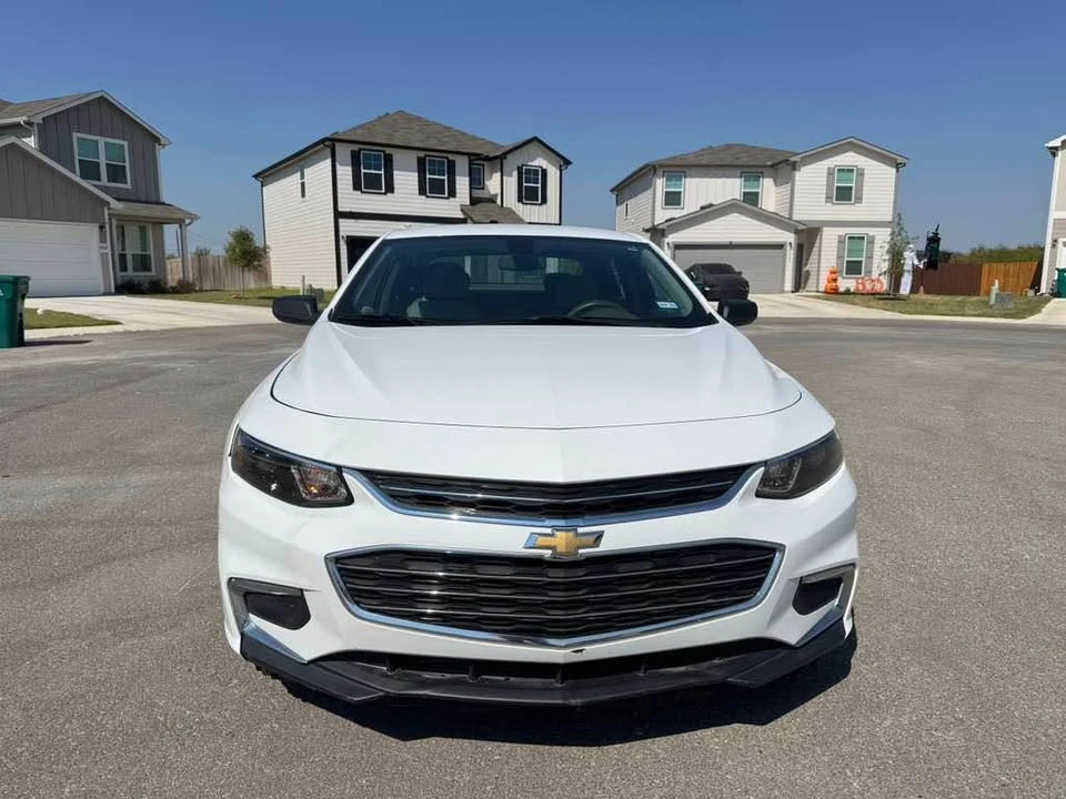 2017 Chevrolet Malibu - Image 2 of 9