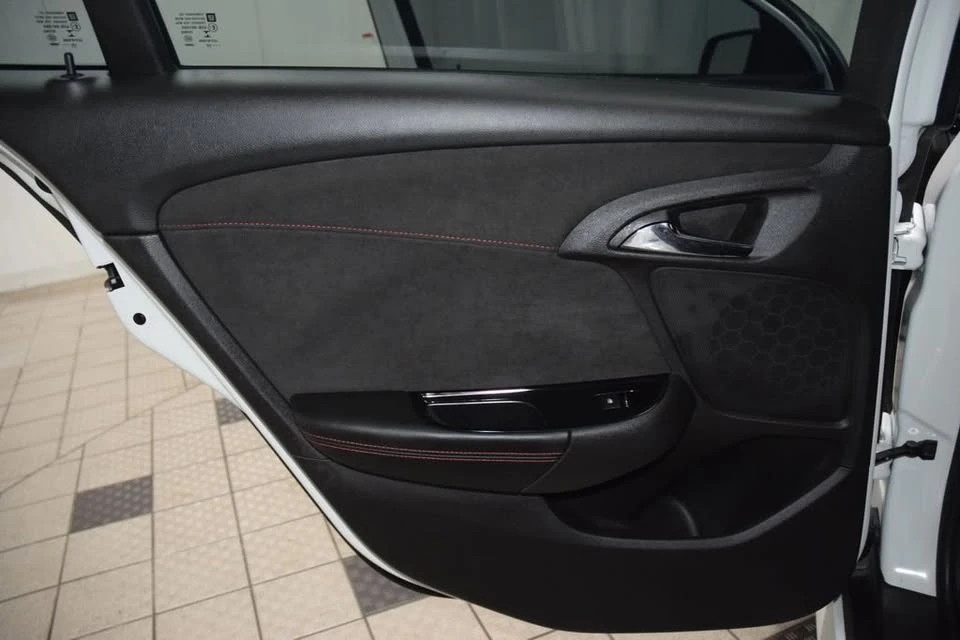 2017 Chevrolet SS - Image 15 of 18