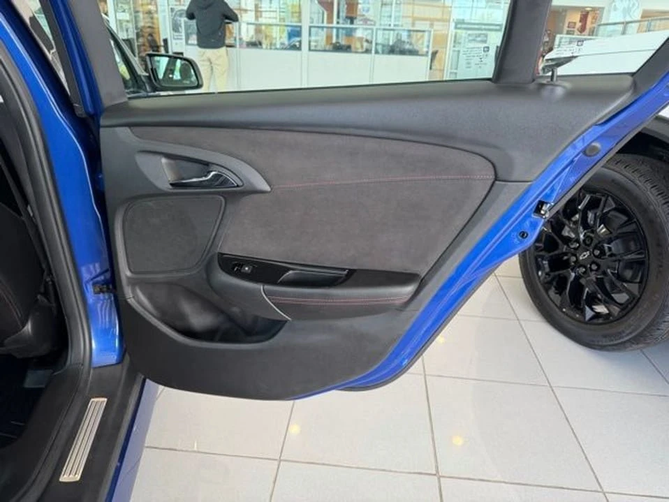 2017 Chevrolet SS - Image 12 of 20